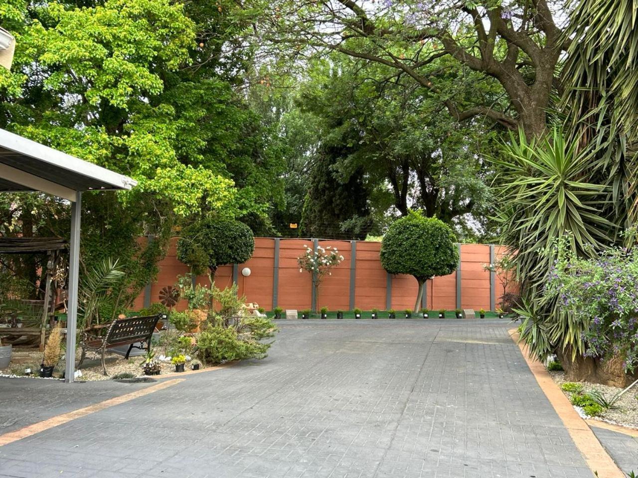 Blue Lantern Bed And Breakfast Kempton Park Exterior photo