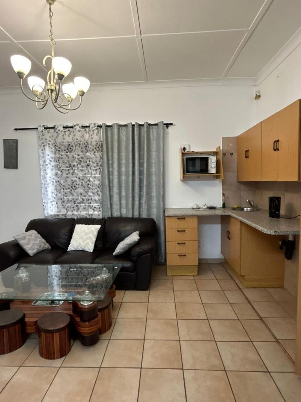 Blue Lantern Bed And Breakfast Kempton Park Exterior photo